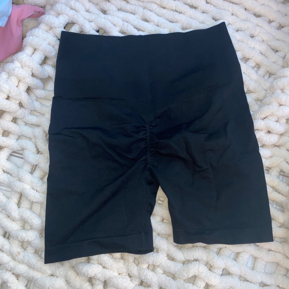 scrunch butt shorts
